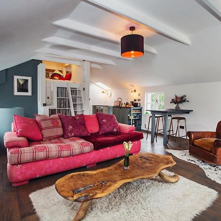 Black Mountains Stylish Hideaway, Nr Crickhowell Llanbedr  Экстерьер фото